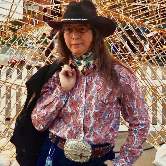 Meet your Posher, Bit Devine - Picture 1 of 9